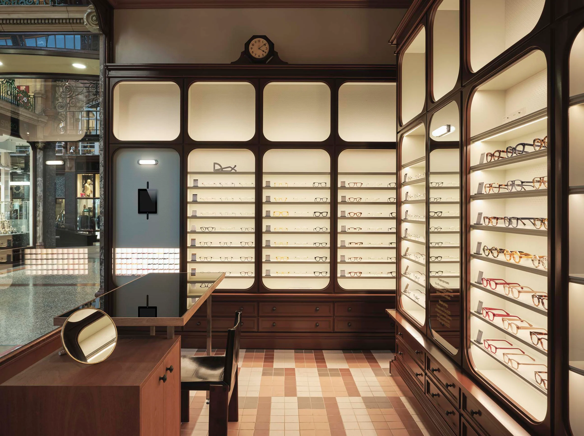 Bespoke Frames, Timeless Craftsmanship